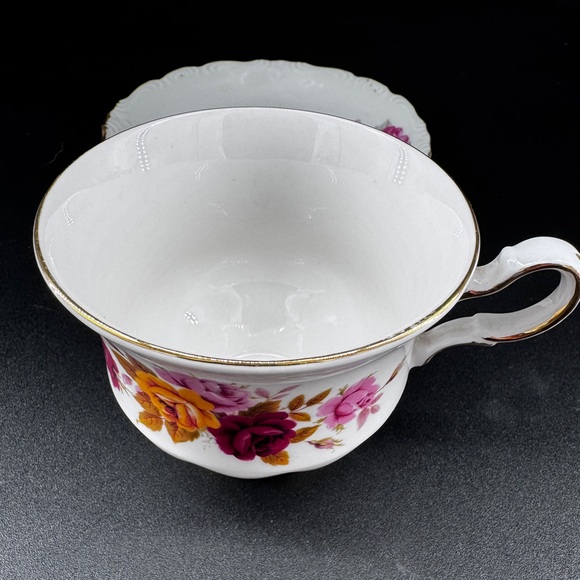 Queen Anne Bone China Teacup & Saucer - Pattern 8638 - Vintage Floral - Picture 4 of 5